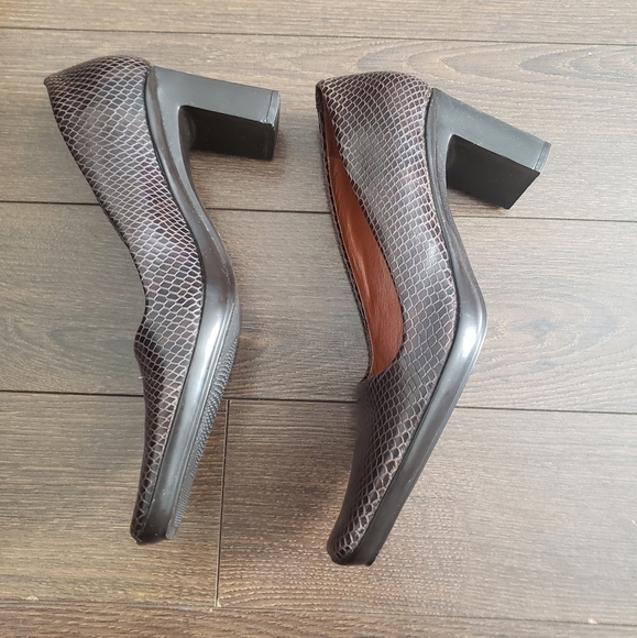 Vintage BcbgMaxazria Snake Leather Shoes - Picture 7 of 12